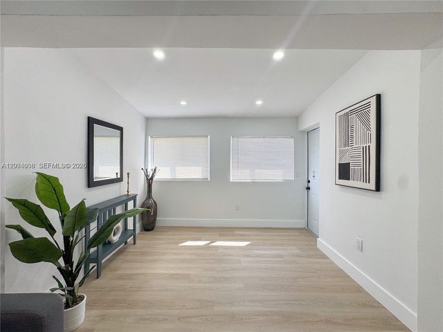 2255 NW 60th St, Miami, FL 33142