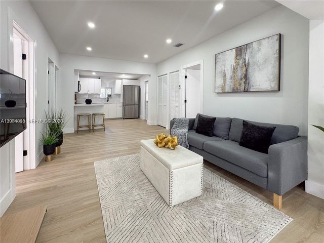 2255 NW 60th St, Miami, FL 33142