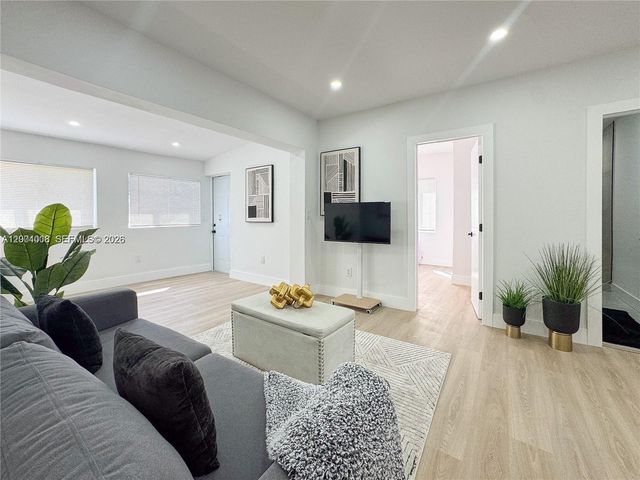 2255 NW 60th St, Miami, FL 33142