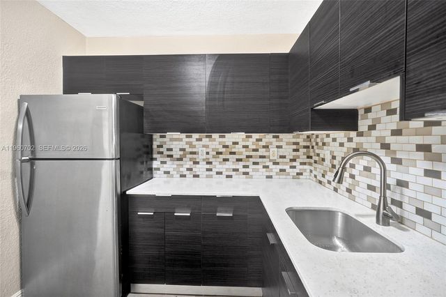 2731 NW 1st St 3, Pompano Beach, FL 33069