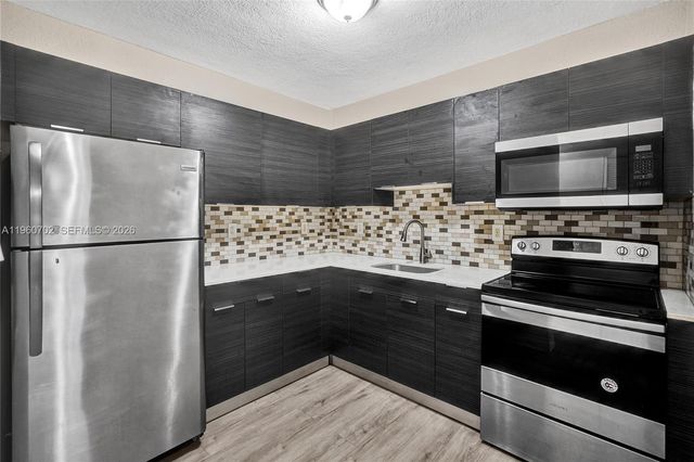 2731 NW 1st St 3, Pompano Beach, FL 33069