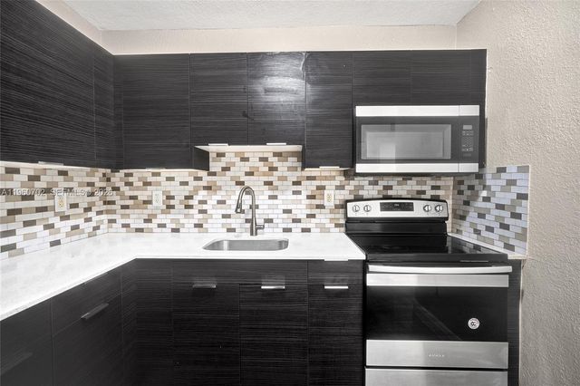 2731 NW 1st St 3, Pompano Beach, FL 33069