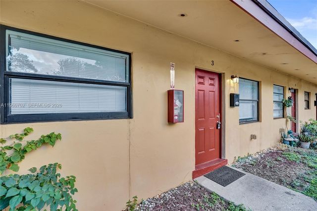 2731 NW 1st St 3, Pompano Beach, FL 33069