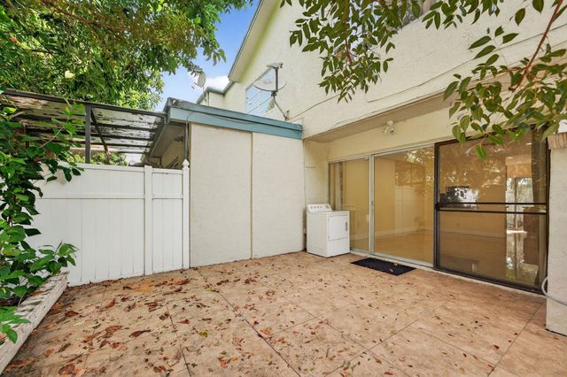 3007 NW 5th Terrace, Pompano Beach, FL 33064