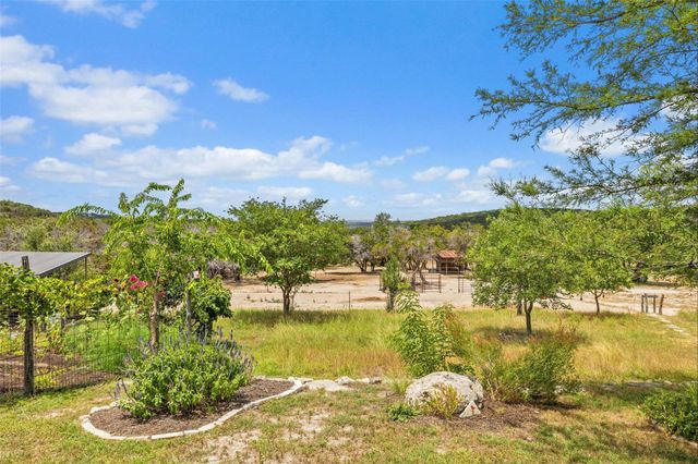 2822 Stagecoach Ranch RD, Dripping Springs, TX 78620