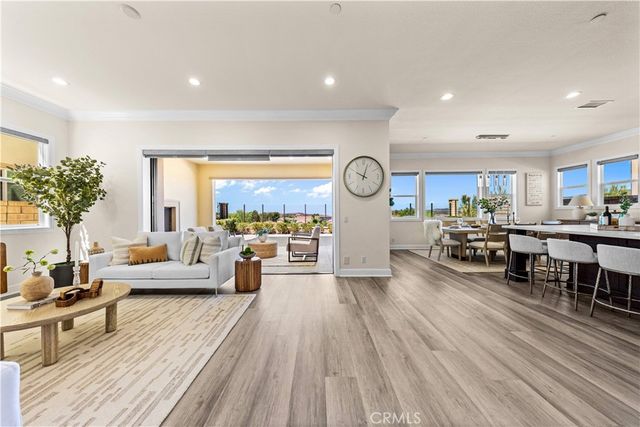 33 Manzanillo, Lake Forest, CA 92630