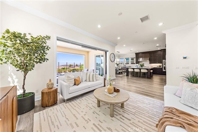 33 Manzanillo, Lake Forest, CA 92630