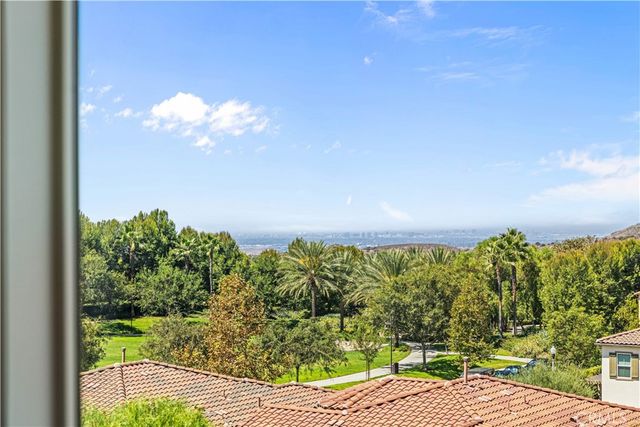 33 Manzanillo, Lake Forest, CA 92630