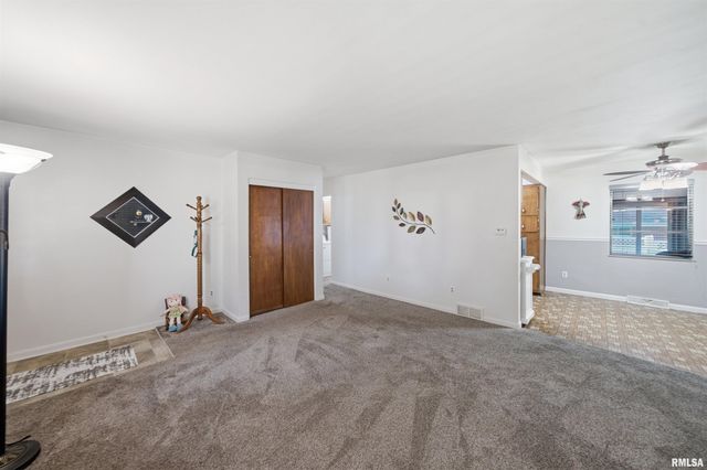 2618 W WESTPORT Road, Peoria, IL 61615
