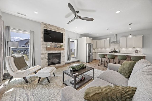 3060 Sunflower St, Ely, IA 52227