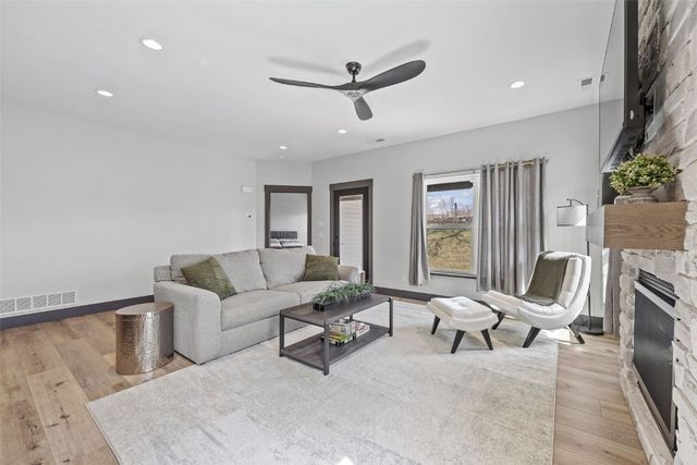 3060 Sunflower St, Ely, IA 52227