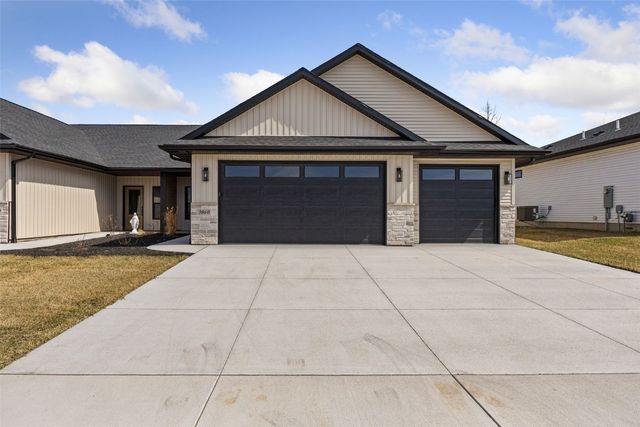 3060 Sunflower St, Ely, IA 52227