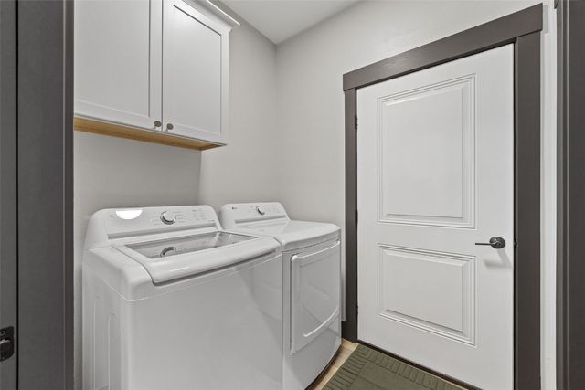 3060 Sunflower St, Ely, IA 52227