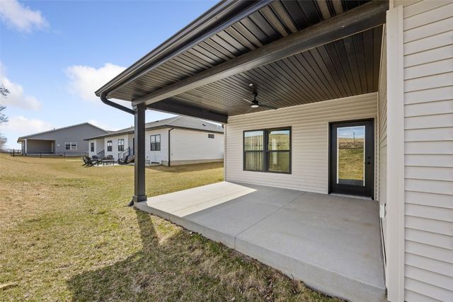 3060 Sunflower St, Ely, IA 52227