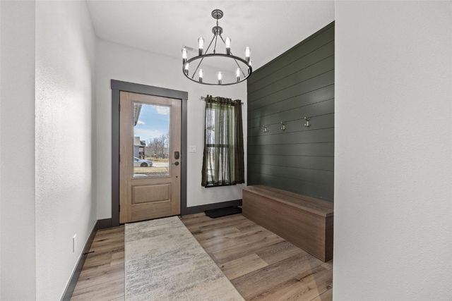 3060 Sunflower St, Ely, IA 52227