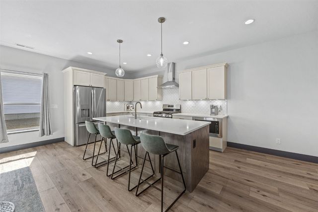 3060 Sunflower St, Ely, IA 52227