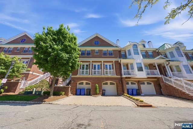 900 Heights Lane, Tenafly, NJ 07670