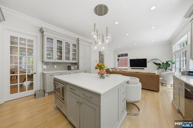 900 Heights Lane, Tenafly, NJ 07670