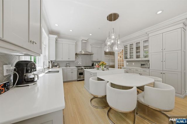 900 Heights Lane, Tenafly, NJ 07670