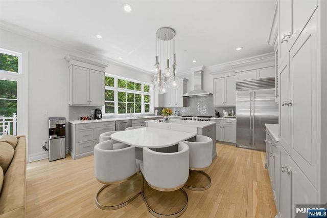 900 Heights Lane, Tenafly, NJ 07670