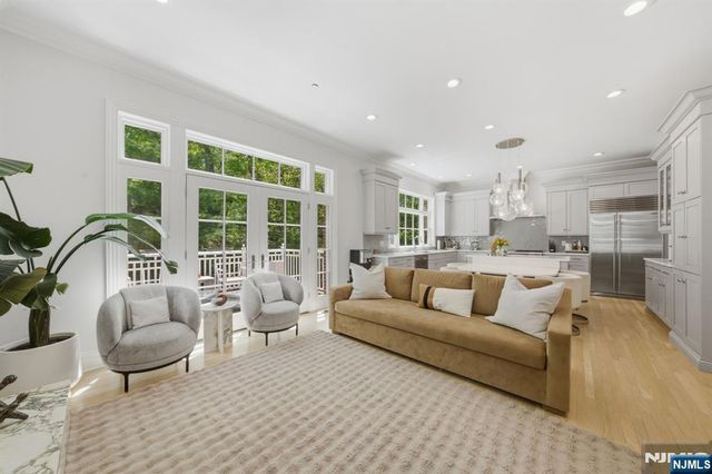 900 Heights Lane, Tenafly, NJ 07670
