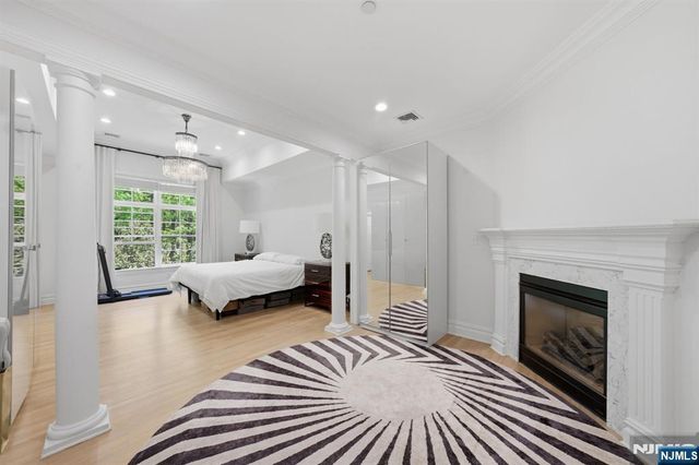 900 Heights Lane, Tenafly, NJ 07670