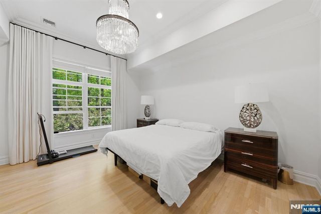 900 Heights Lane, Tenafly, NJ 07670