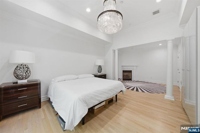 900 Heights Lane, Tenafly, NJ 07670