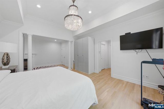 900 Heights Lane, Tenafly, NJ 07670