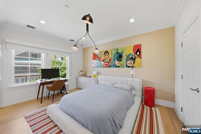 900 Heights Lane, Tenafly, NJ 07670