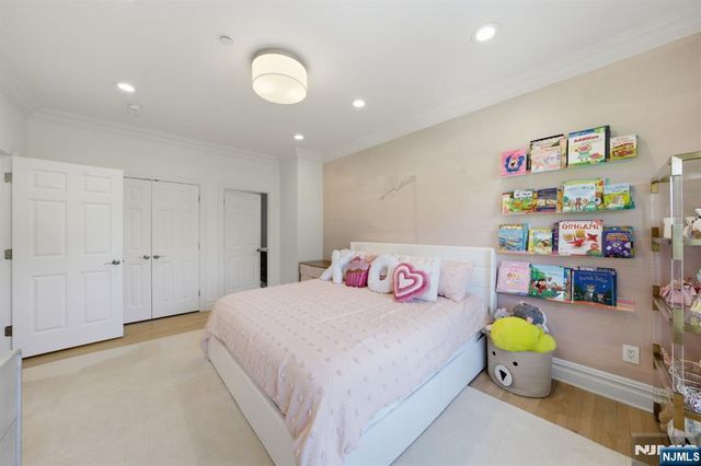 900 Heights Lane, Tenafly, NJ 07670