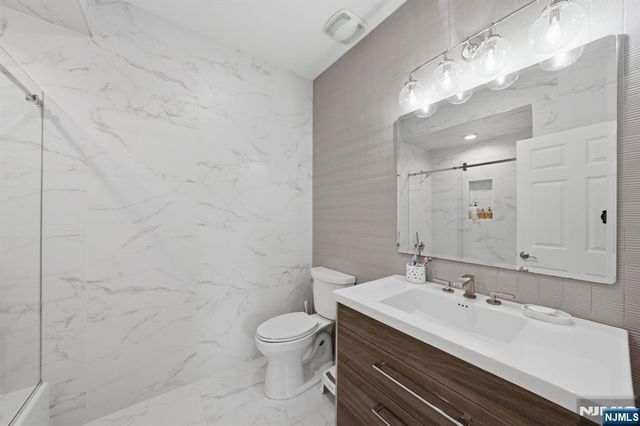 900 Heights Lane, Tenafly, NJ 07670