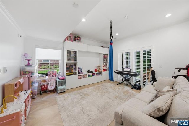 900 Heights Lane, Tenafly, NJ 07670