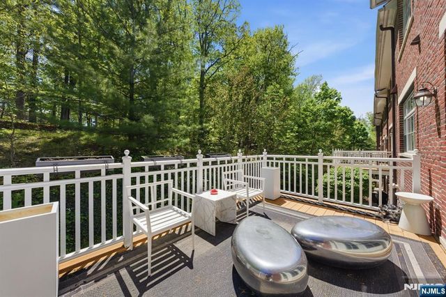 900 Heights Lane, Tenafly, NJ 07670