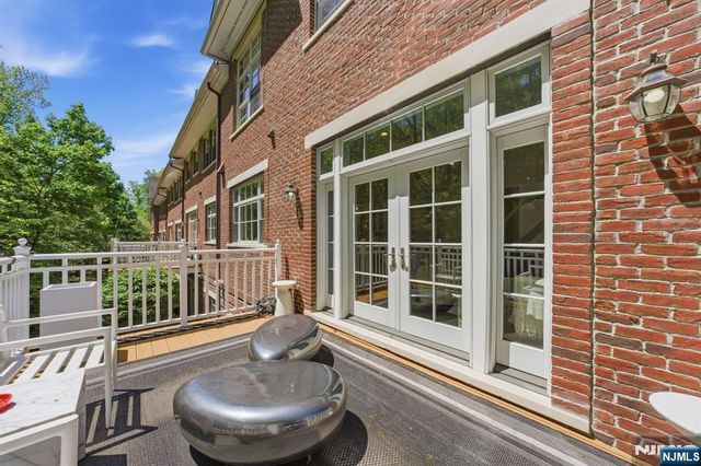 900 Heights Lane, Tenafly, NJ 07670