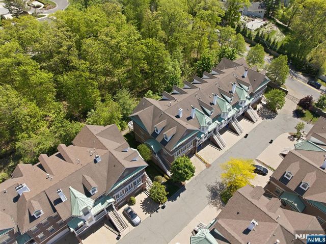900 Heights Lane, Tenafly, NJ 07670