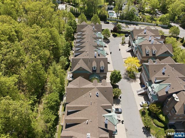 900 Heights Lane, Tenafly, NJ 07670