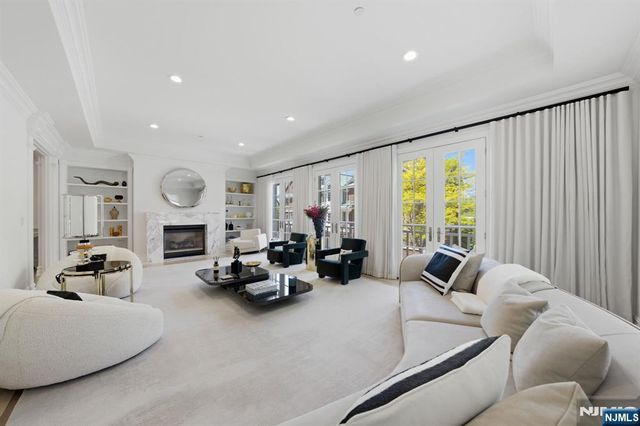 900 Heights Lane, Tenafly, NJ 07670
