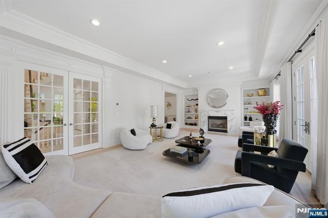 900 Heights Lane, Tenafly, NJ 07670