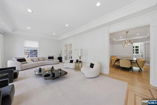 900 Heights Lane, Tenafly, NJ 07670