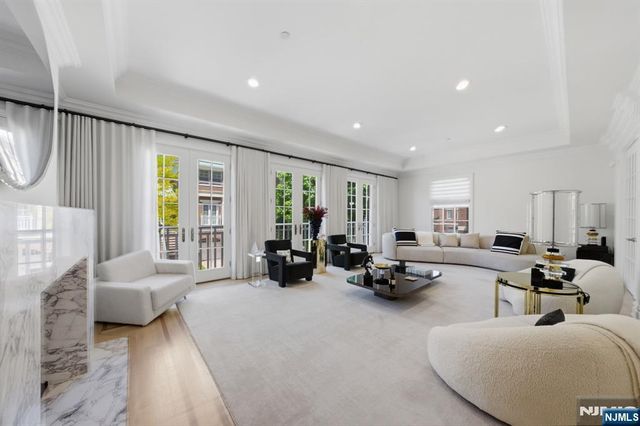 900 Heights Lane, Tenafly, NJ 07670