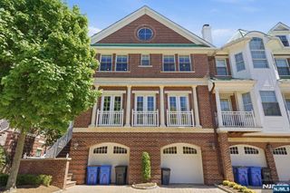 900 Heights Lane, Tenafly, NJ 07670