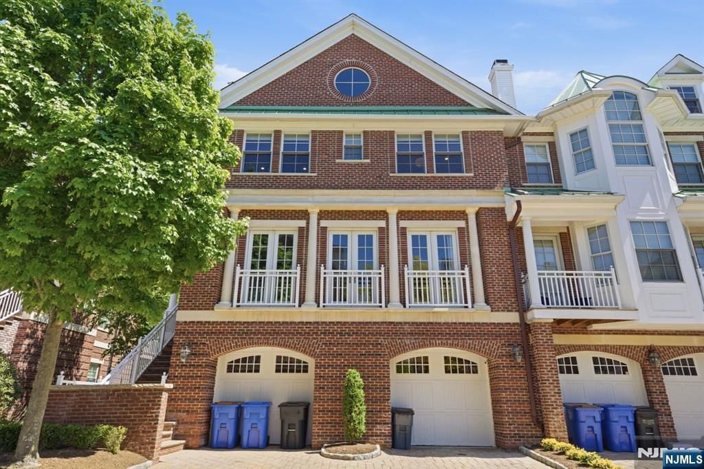 900 Heights Lane, Tenafly, NJ 07670