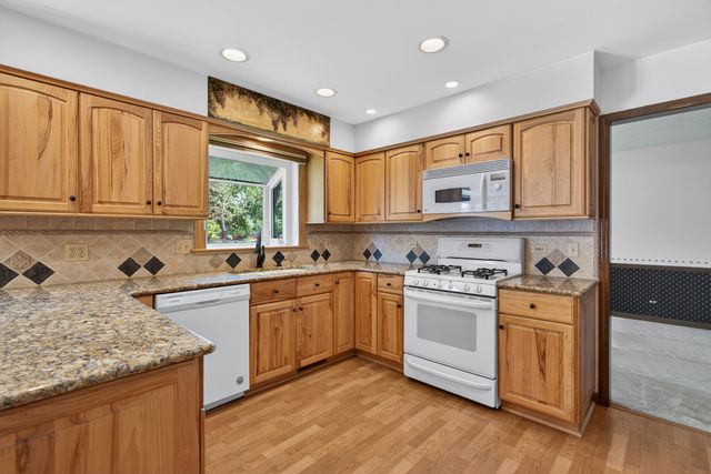 241 Wakefield Lane, Geneva, IL 60134