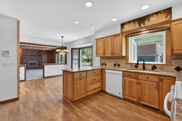 241 Wakefield Lane, Geneva, IL 60134