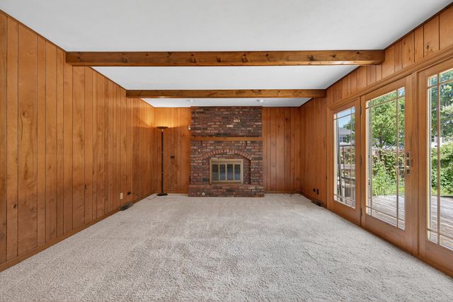 241 Wakefield Lane, Geneva, IL 60134