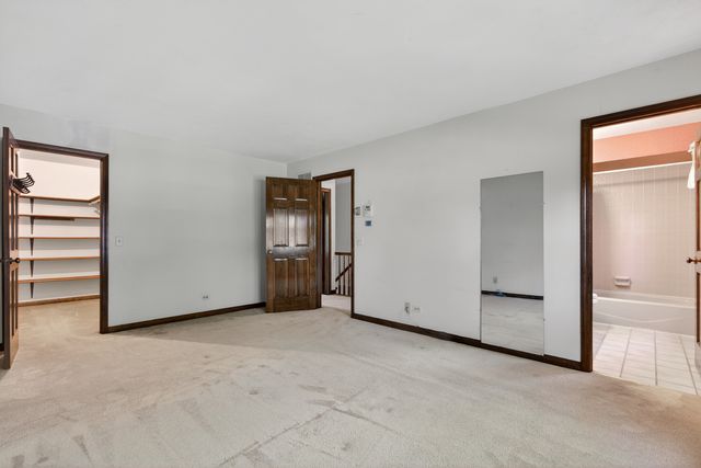 241 Wakefield Lane, Geneva, IL 60134
