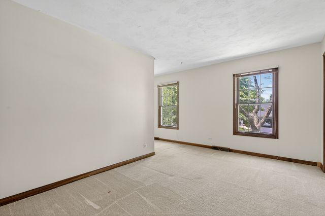 241 Wakefield Lane, Geneva, IL 60134