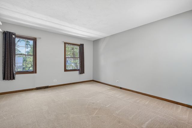 241 Wakefield Lane, Geneva, IL 60134