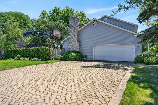 241 Wakefield Lane, Geneva, IL 60134